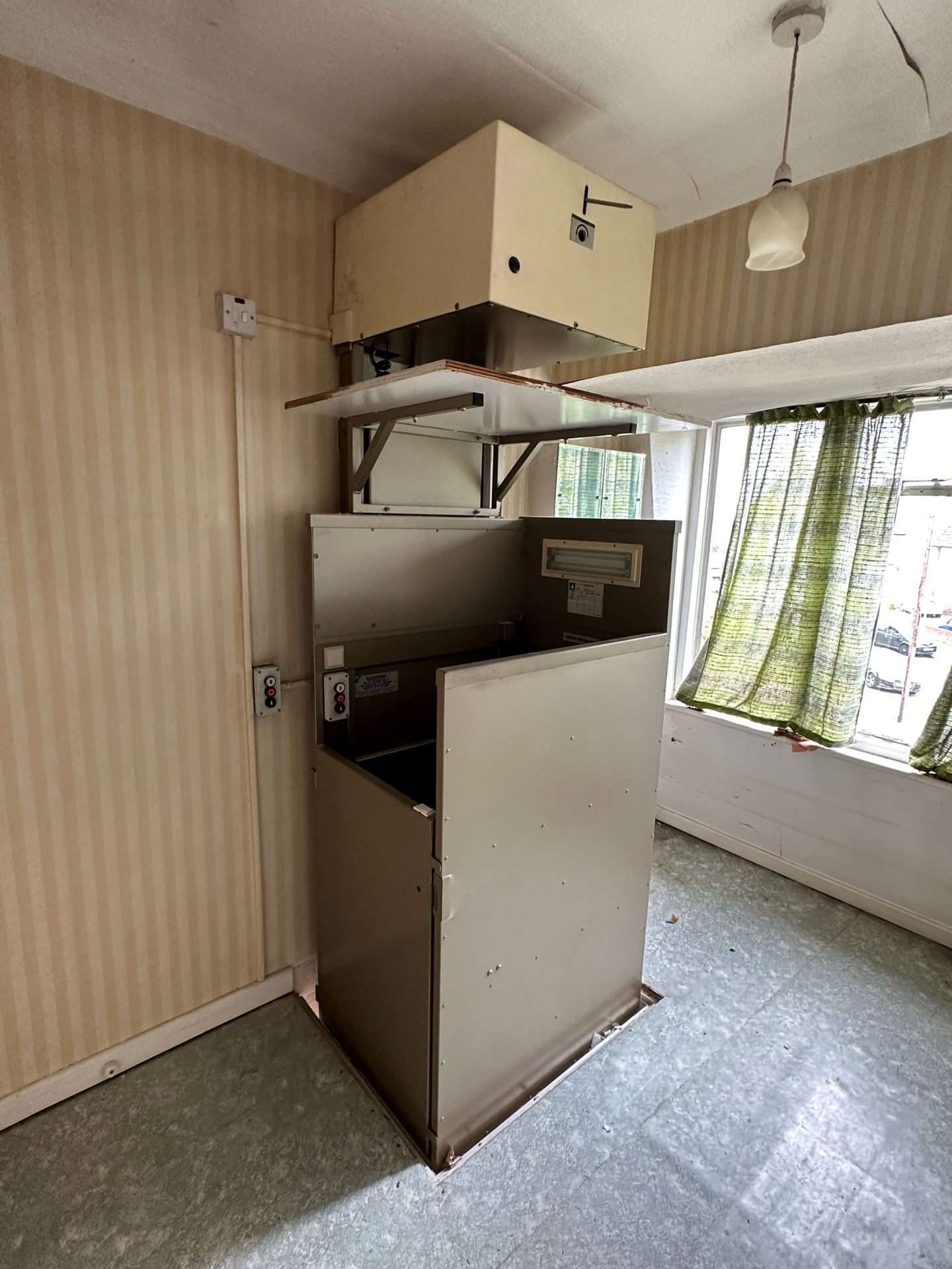 Wessex Vertical Seat Lift